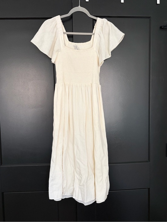 Madewell Dresses & Skirts - Madewell Cream Smocked Bodice Midi Dress with Flutter Sleeves